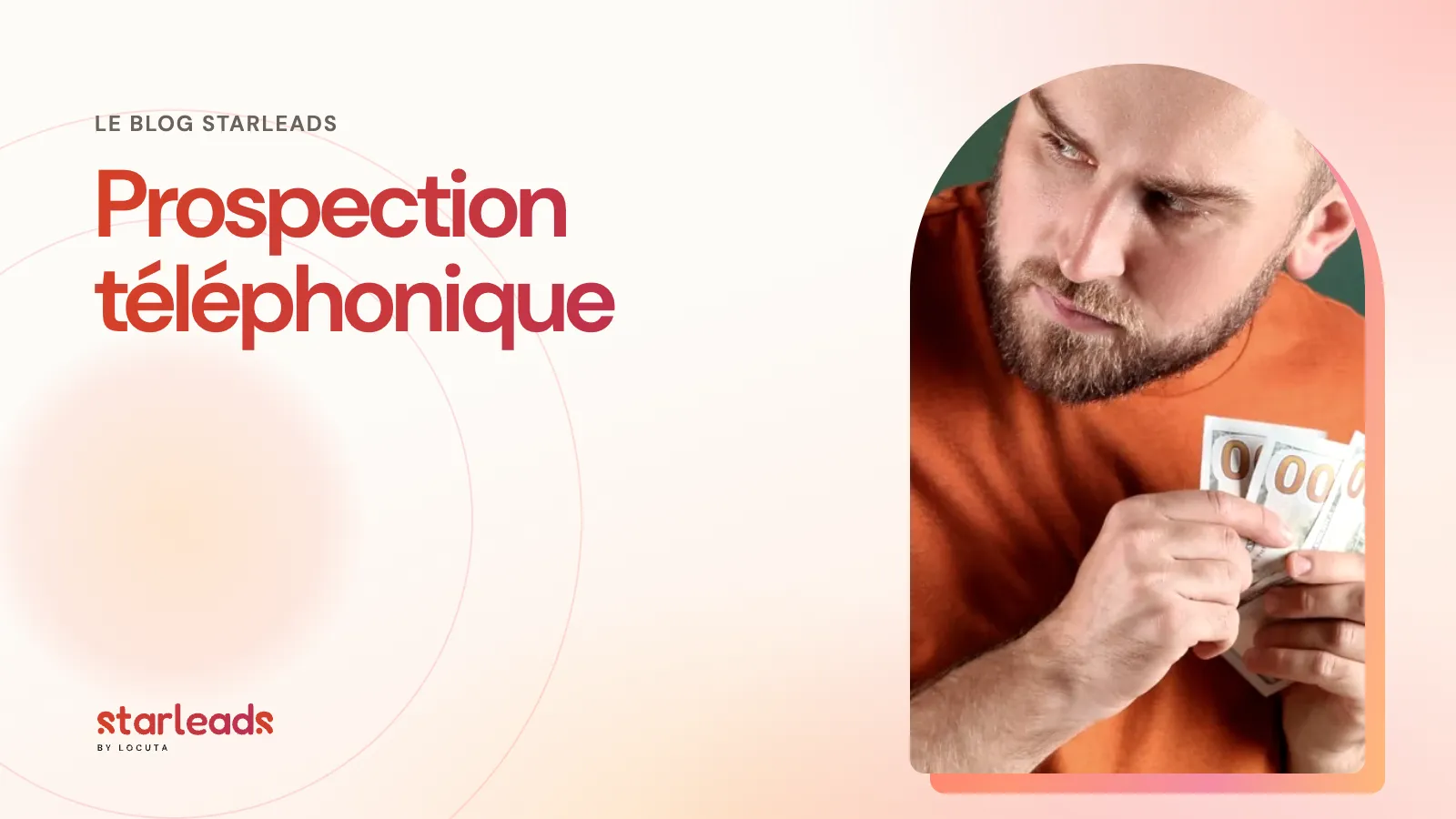 Homme qui recompte quelques billets